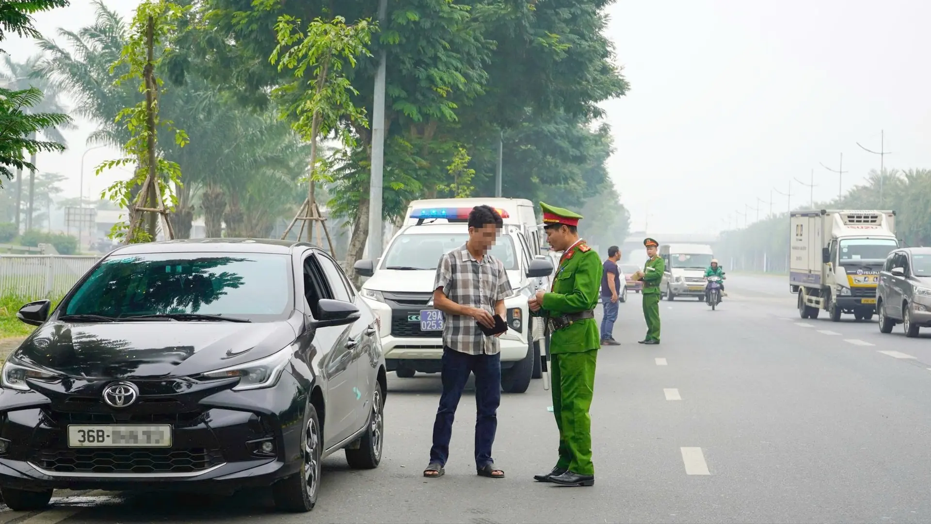 Lắp camera phạt nguội ô tô dừng đỗ ở sân bay Nội Bài